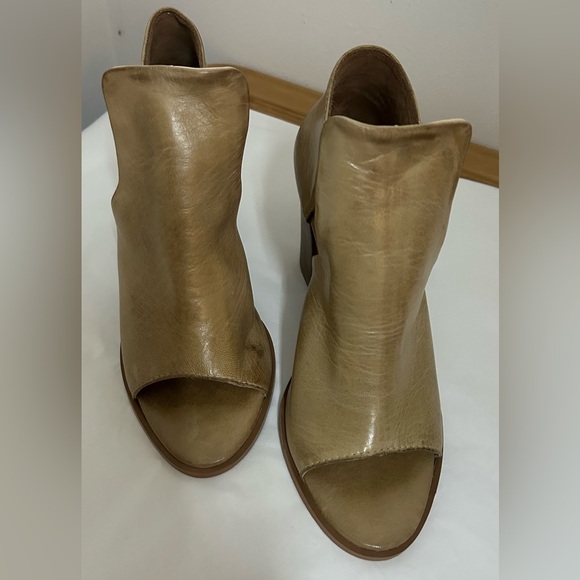 NWT DIBA TRUE SAMPLE OPEN-TOE HEELED BOOTIE SIZE 9 - Picture 3 of 6